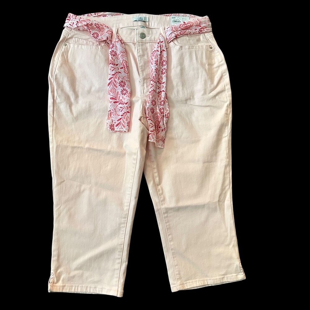 Croft and Barrow Light Pink Straight Mid-Rise Stretchy Capri Jeans Size M NWT